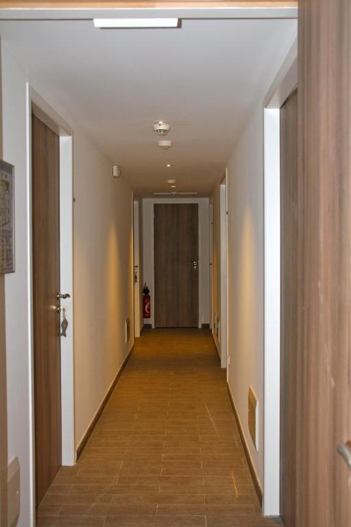 Hotel Arago แซร์แบ ภายนอก รูปภาพ